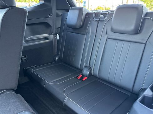 Used 2023 Volkswagen Tiguan SE R-Line image 15