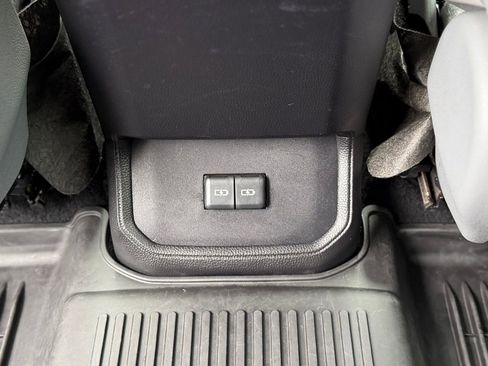 Used 2022 Toyota Highlander XLE image 11