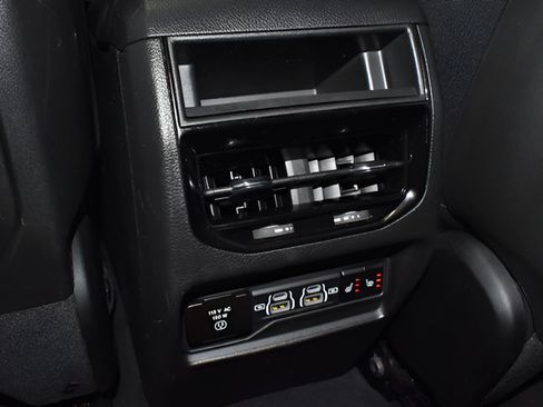 Used 2024 Jeep Grand Cherokee Limited w/ Luxury Tech Group II AWD/4WD image 22