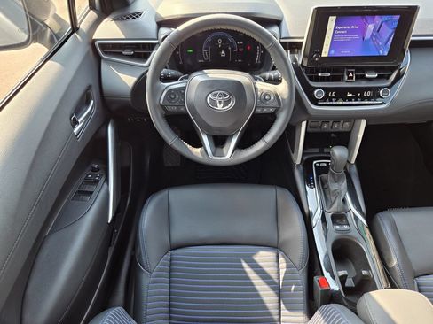 Used 2024 Toyota Corolla Cross AWD Hybrid w/ Convenience Package image 14