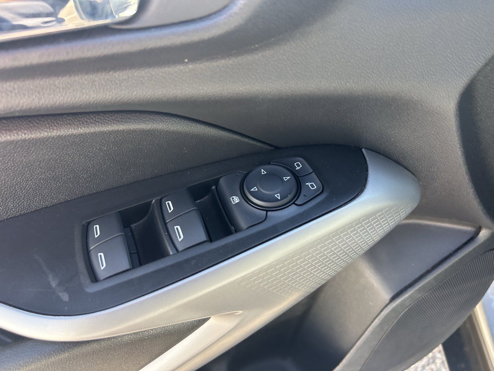 Used 2026 Chevrolet Trax LS w/ LS Convenience Package FWD image 15