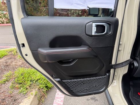 Used 2022 Jeep Gladiator Rubicon w/ LED Lighting Group AWD/4WD image 27