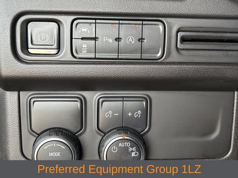 Used 2024 Chevrolet Tahoe Premier RWD image 3