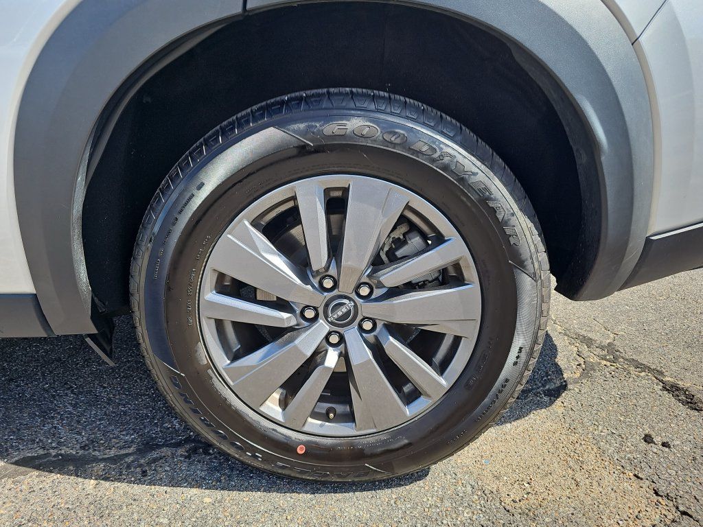 Used 2025 Nissan Pathfinder SV AWD/4WD image 32