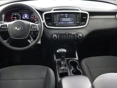 Used 2020 Kia Sorento FWD V6 image 2