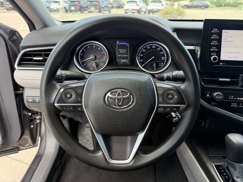 Used 2022 Toyota Camry LE image 19