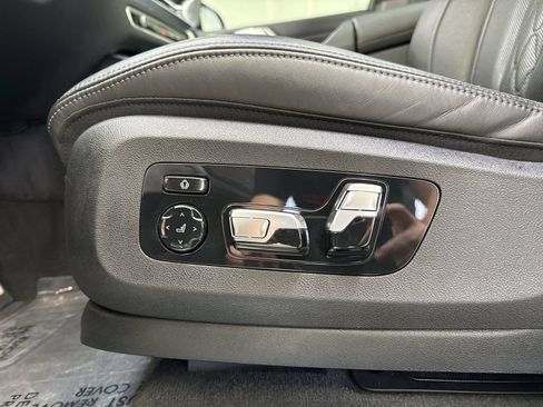 Used 2025 BMW X7 M60i w/ Executive Package AWD/4WD image 21