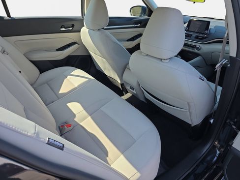 Used 2022 Nissan Altima 2.5 SV w/ SV Premium Package FWD image 11