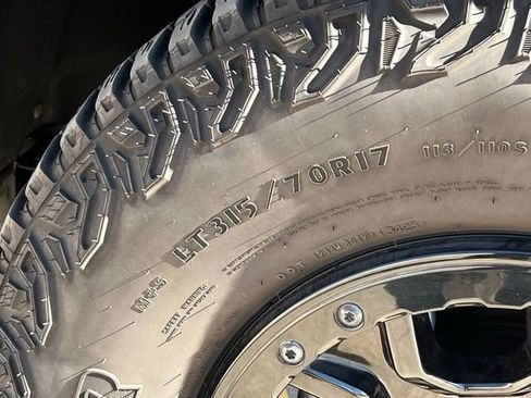 Used 2023 Ford Bronco Wildtrak image 10