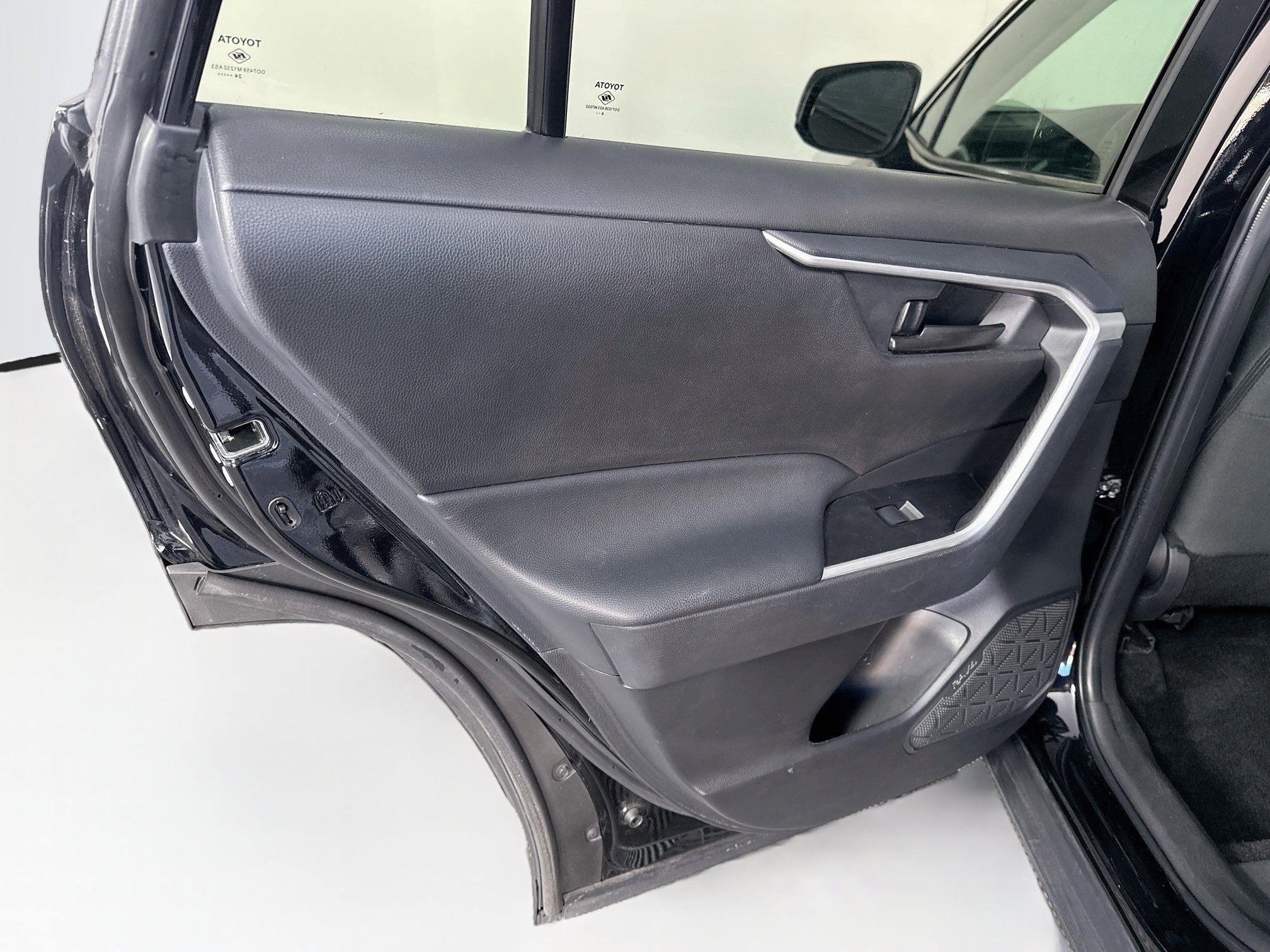 Used 2025 Toyota RAV4 LE AWD/4WD image 26