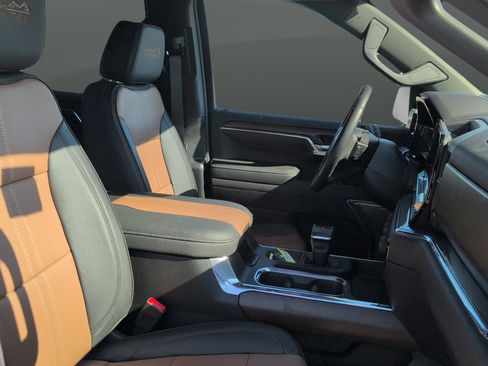 Used 2024 Chevrolet Silverado 1500 High Country w/ High Country Premium Package AWD/4WD image 29