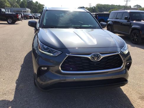 Used 2021 Toyota Highlander Limited AWD/4WD image 7