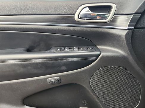 Used 2020 Jeep Grand Cherokee Limited w/ Luxury Group II image 6