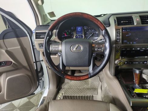 Used 2017 Lexus GX 460 Premium w/ Premium Package AWD/4WD image 15