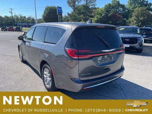 Used 2023 Chrysler Pacifica Touring-L FWD image 14