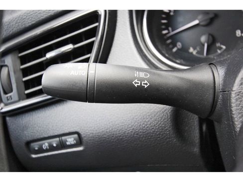 Used 2020 Nissan Rogue SV FWD image 17