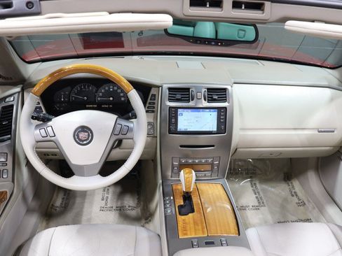Used 2005 Cadillac XLR RWD image 44