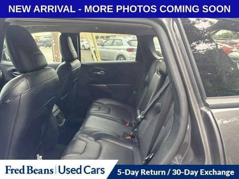 Used 2022 Jeep Cherokee Limited AWD/4WD image 9