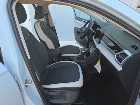 New 2026 Volkswagen Taos SE FWD image 18