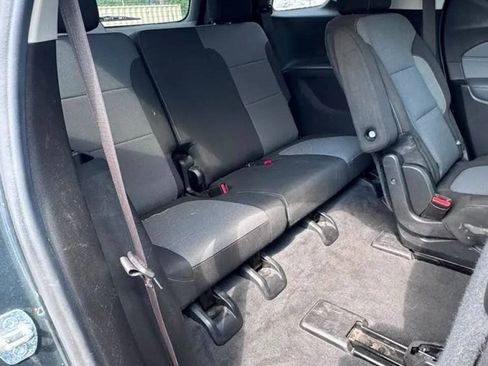 Used 2019 Chevrolet Traverse LT FWD image 12