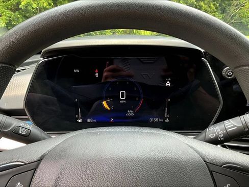 Used 2025 Chevrolet Trax LT FWD image 15