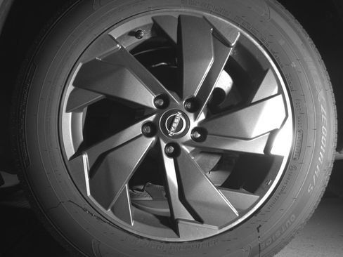 Used 2025 Nissan Rogue SV FWD image 14