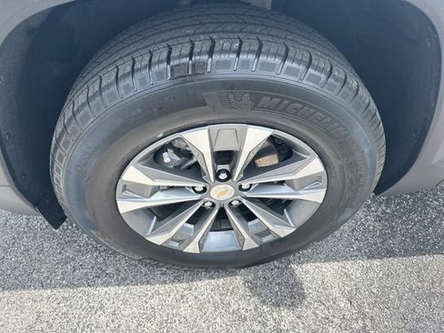 Used 2025 Chevrolet Equinox LT w/ Convenience Package II image 58