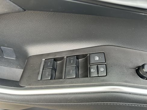 Used 2023 Toyota Highlander XLE AWD/4WD image 18