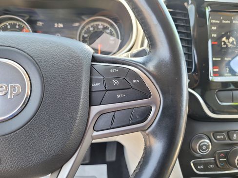 Used 2019 Jeep Cherokee Limited AWD/4WD image 24