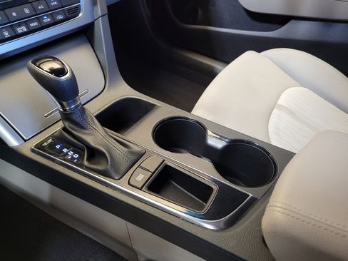 Used 2017 Hyundai Sonata SE image 26