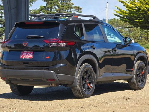 Used 2026 Nissan Rogue SV AWD/4WD image 4