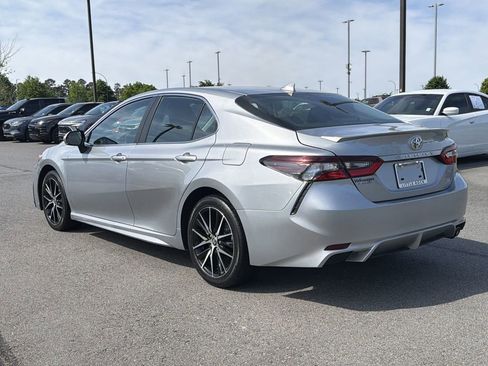 Used 2024 Toyota Camry SE FWD image 3