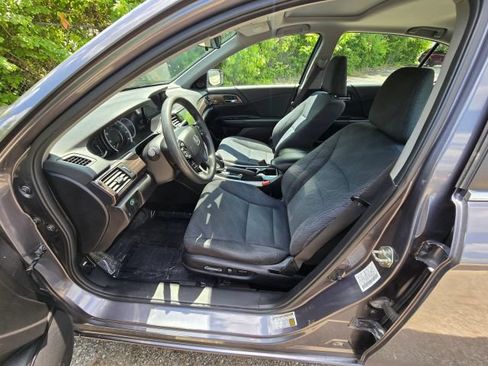 Used 2017 Honda Accord EX image 8