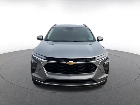 Used 2025 Chevrolet Trax LT w/ LT Convenience Package image 4