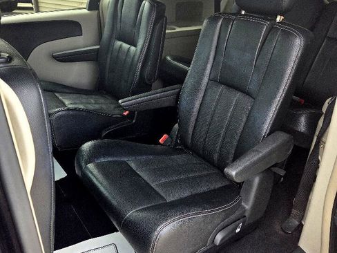 Used 2012 Chrysler Town & Country Touring w/ Entertainment Group #1 image 10