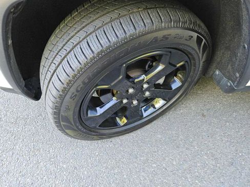 Used 2020 Jeep Grand Cherokee Laredo image 14