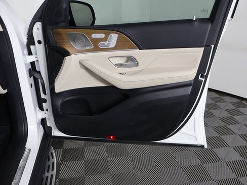 Used 2023 Mercedes-Benz GLS 450 4MATIC w/ AMG Line Exterior image 28