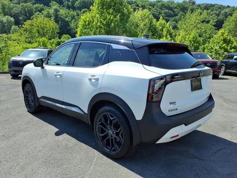 New 2026 Nissan Kicks SR w/ SR Premium Package AWD/4WD image 3