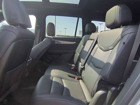 Used 2025 Cadillac XT6 Luxury image 24