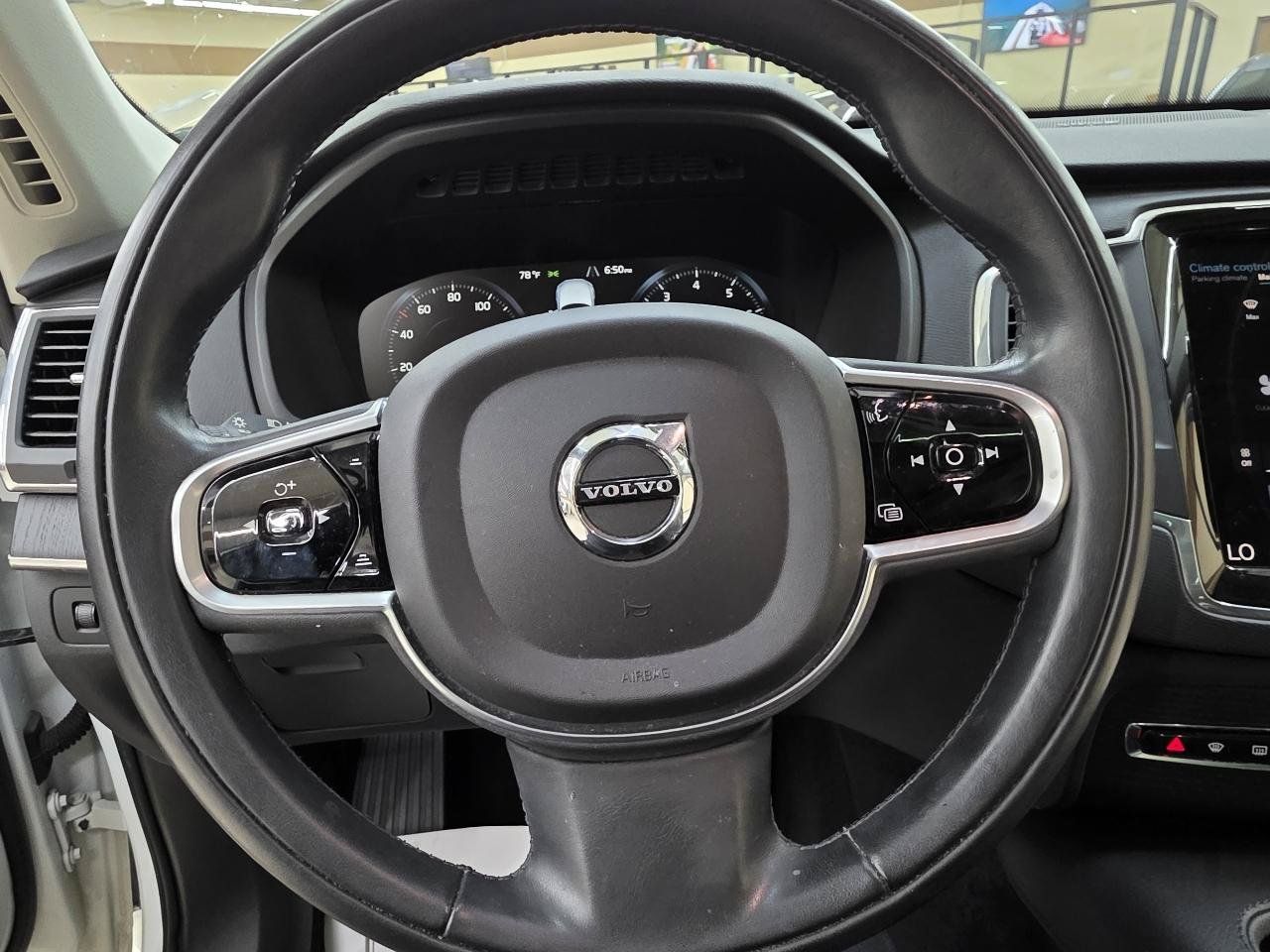 Used 2020 Volvo XC90 T6 Momentum AWD/4WD image 32
