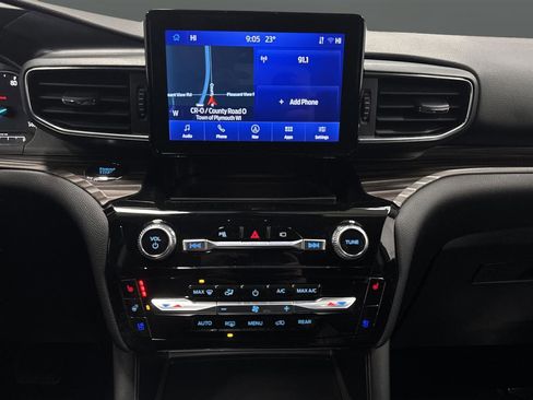 Used 2023 Ford Explorer Limited image 9