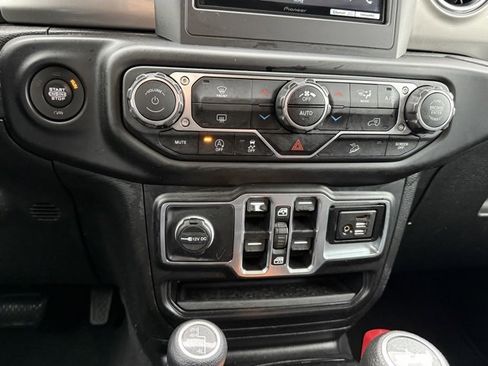 Used 2020 Jeep Wrangler Unlimited Sahara image 23