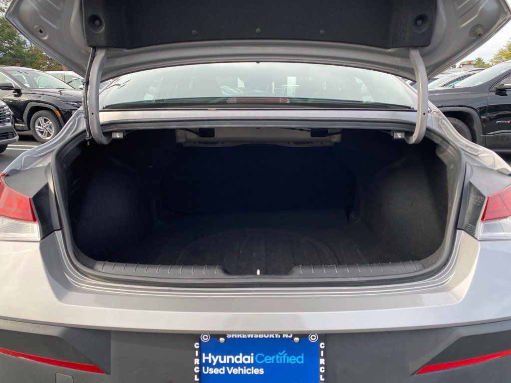 Certified 2025 Hyundai Elantra Hybrid FWD image 16