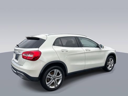 Used 2018 Mercedes-Benz GLA 250 4MATIC image 3