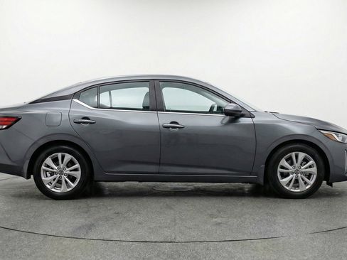 Used 2025 Nissan Sentra S image 9