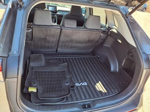 Used 2022 Toyota RAV4 XLE w/ Convenience Package image 30
