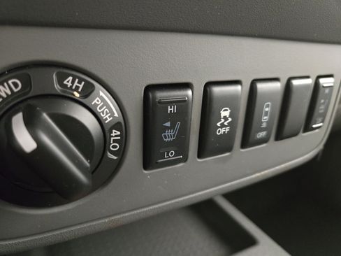 Used 2021 Nissan Frontier SV w/ Midnight Edition Floor Mats image 25