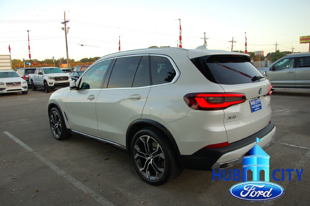 Used 2023 BMW X5 xDrive40i w/ Premium Package AWD/4WD image 3