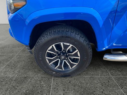 Used 2020 Toyota Tacoma TRD Sport w/ Technology Package RWD image 14