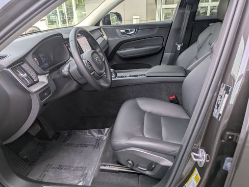 Used 2025 Volvo XC60 B5 Core AWD/4WD image 14